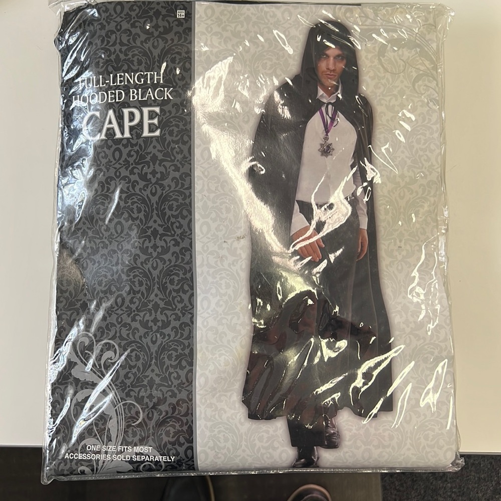 CostumeUSA Full-Length Hooded Black Cape. LIKE NEW. One Size Fits Most.